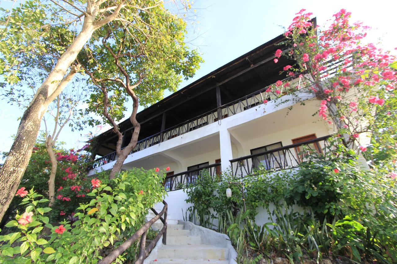 Discovery Island Resort Coron Exterior photo